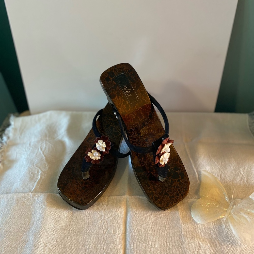 Like new ,clog type sandal